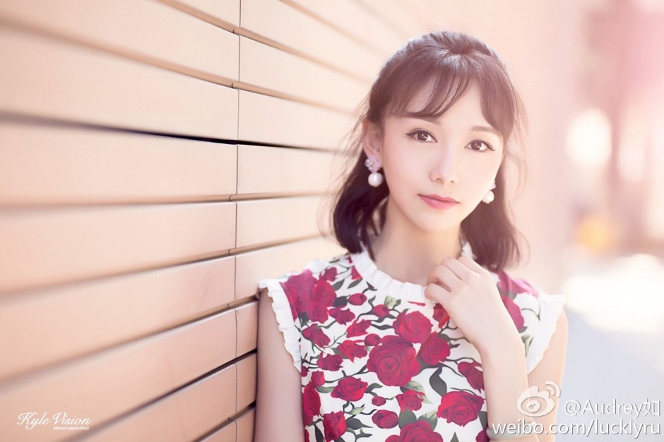 气质美女展如唯美家居写真女神范十足