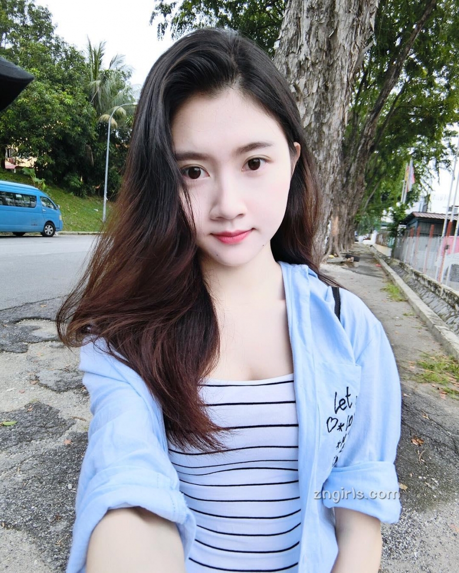 美女模特Evelynyinn私房写真丰满诱人