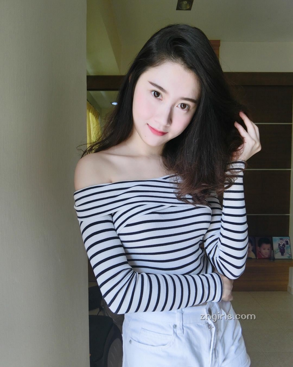 美女模特Evelynyinn私房写真丰满诱人