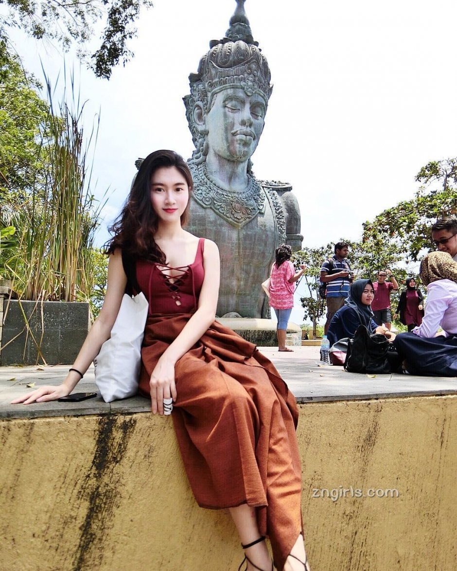 美女模特Evelynyinn私房写真丰满诱人