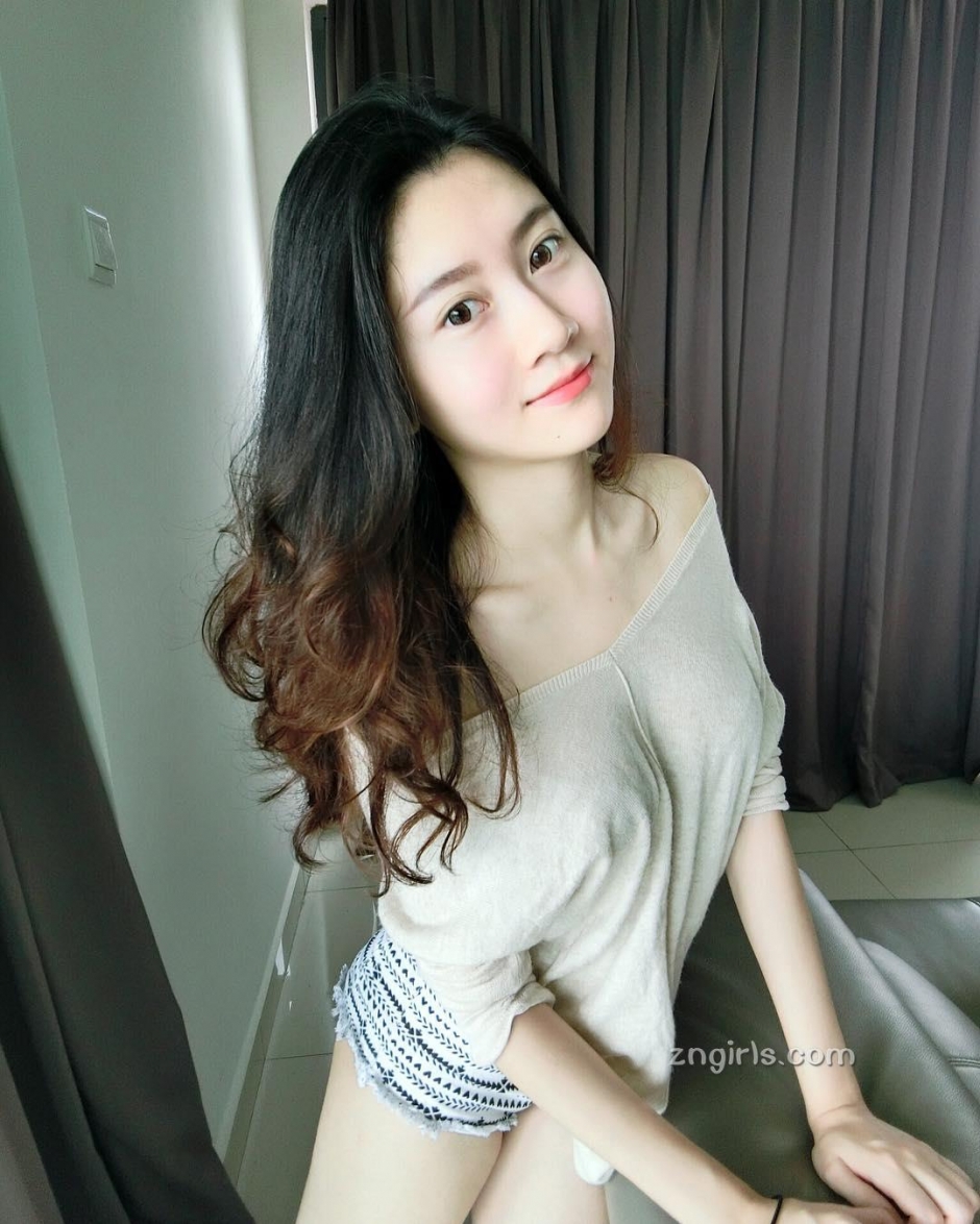 美女模特Evelynyinn私房写真丰满诱人
