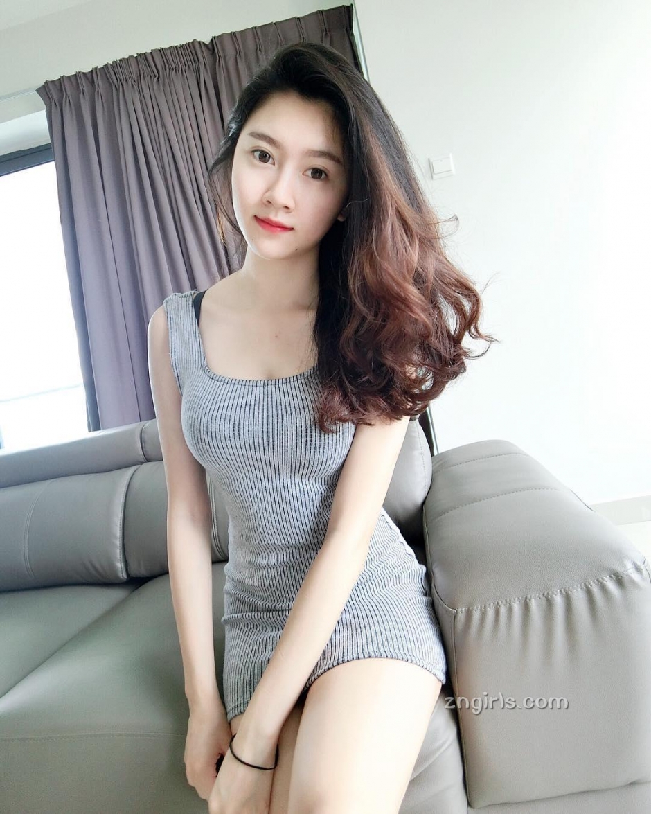 美女模特Evelynyinn私房写真丰满诱人