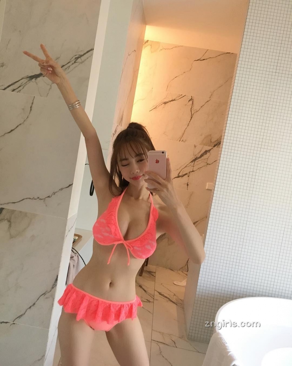 韩国模特慧美街拍写真气质迷人