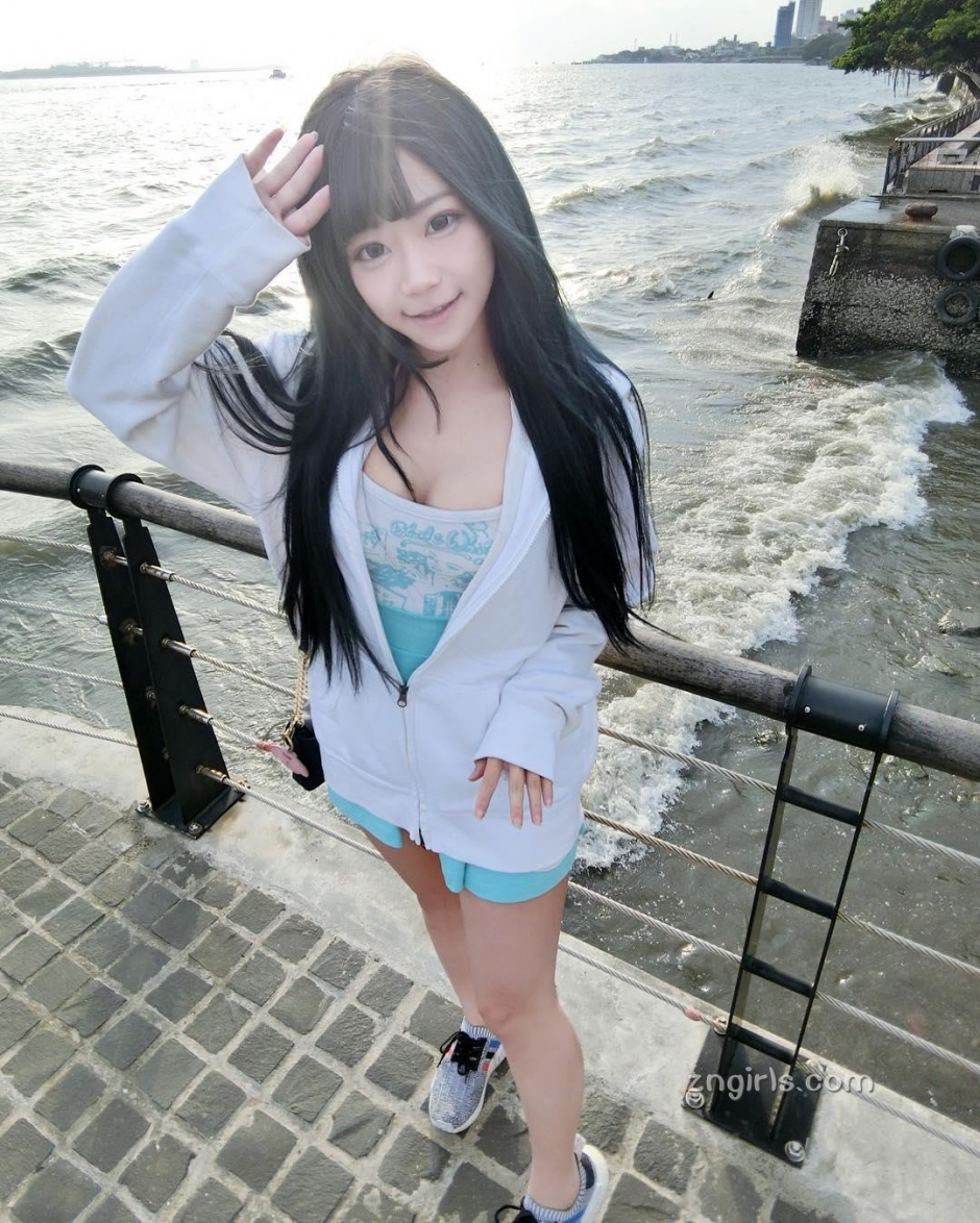 可爱美少女郭紓婷私房清纯写真酥胸诱人