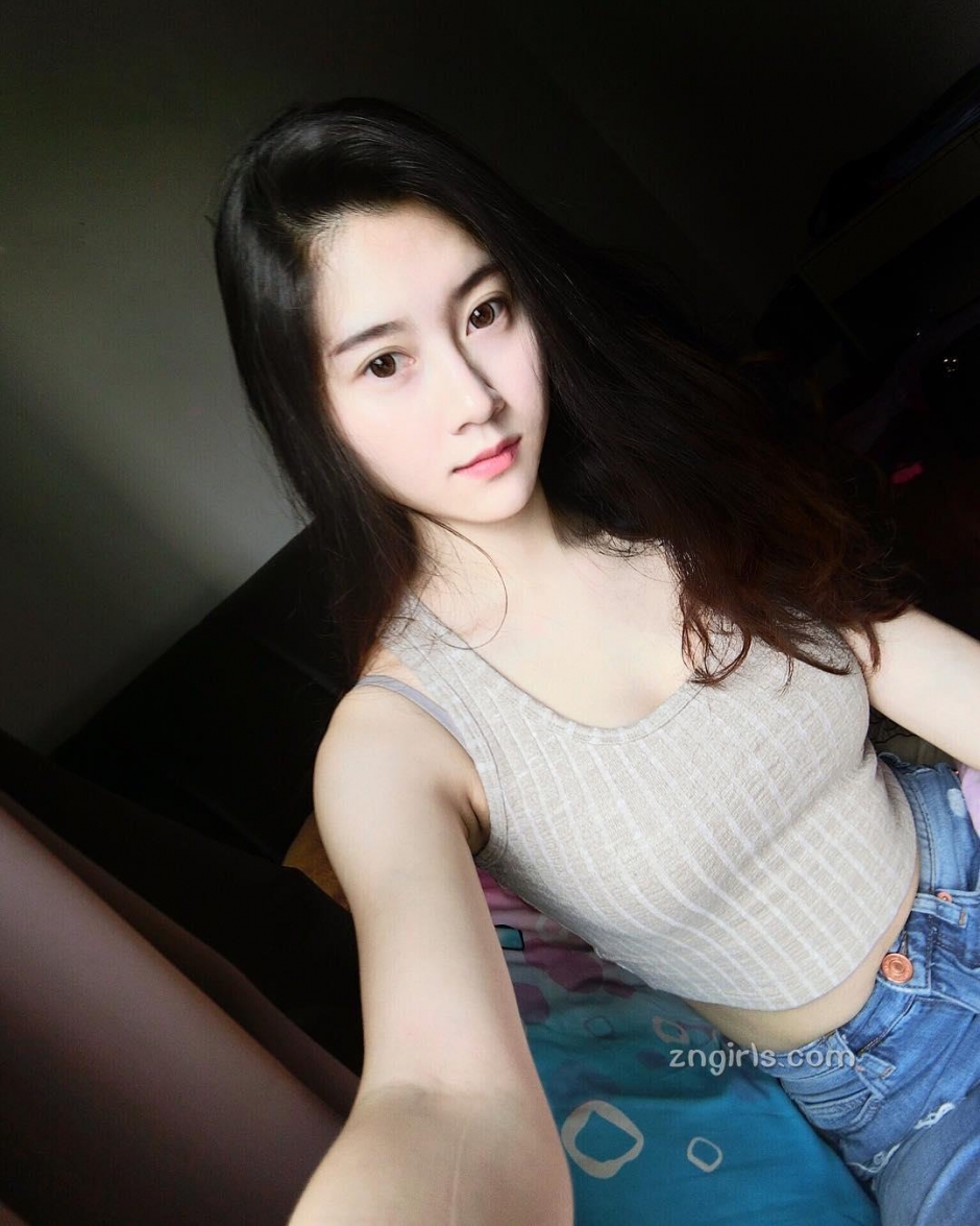 美女模特Evelynyinn私房写真丰满诱人