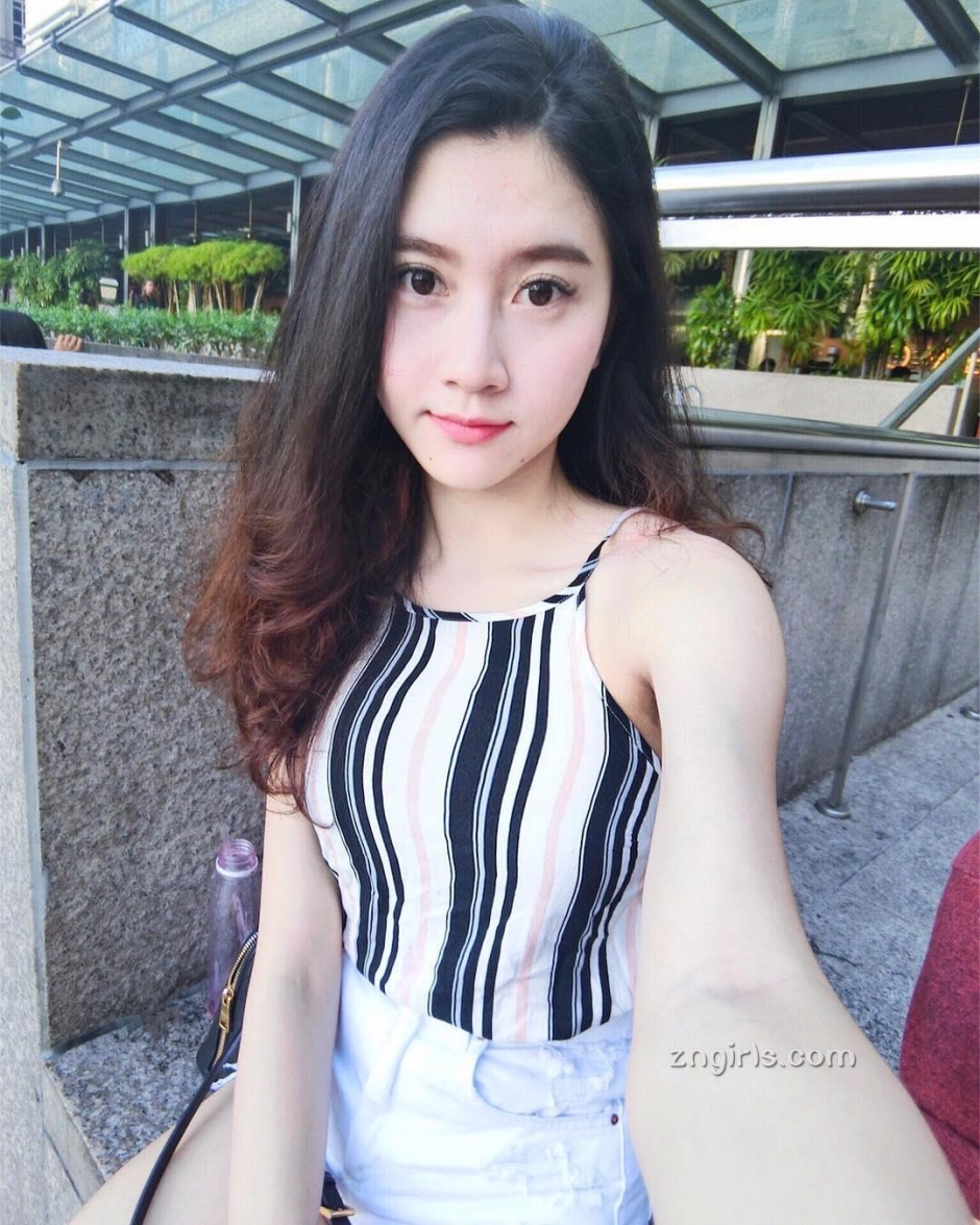 美女模特Evelynyinn私房写真丰满诱人