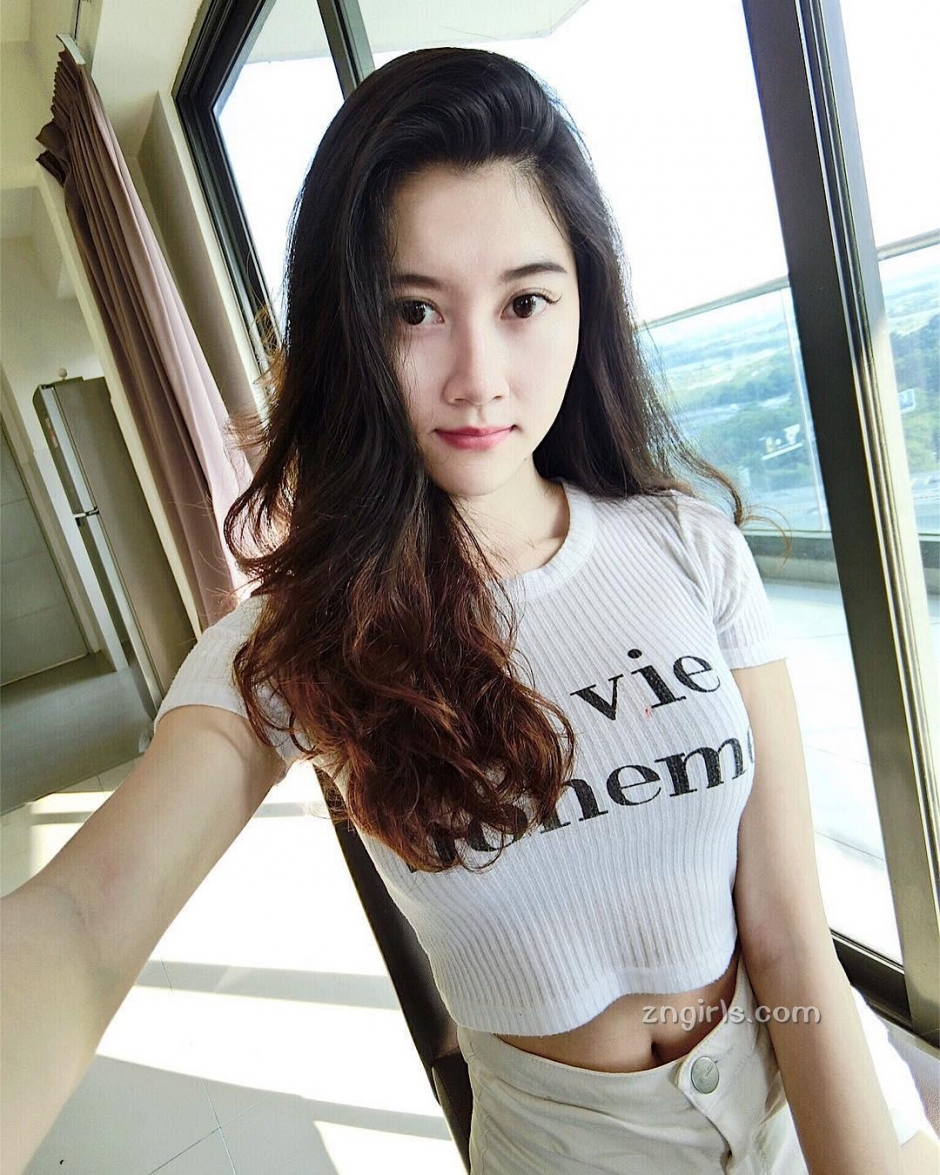 美女模特Evelynyinn私房写真丰满诱人