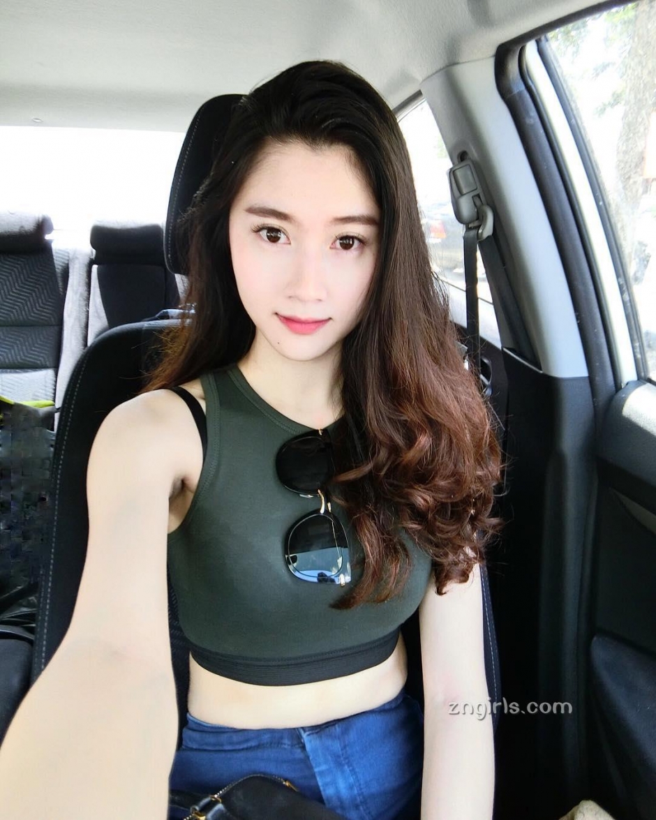 美女模特Evelynyinn私房写真丰满诱人