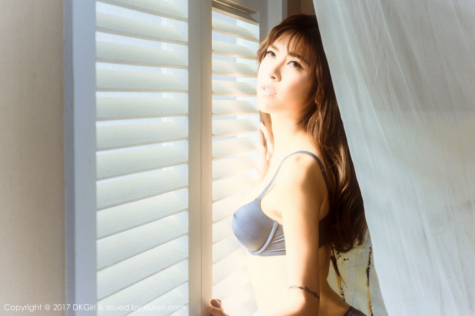 性感女神蔡乐儿比基尼写真秀极致身材