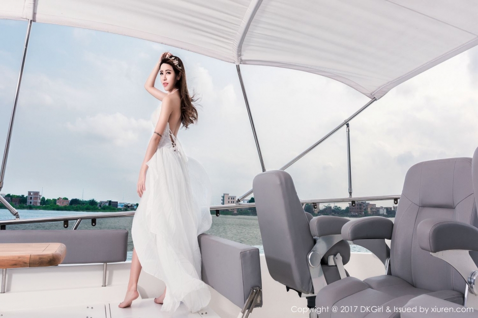 性感女神蔡乐儿比基尼写真秀极致身材