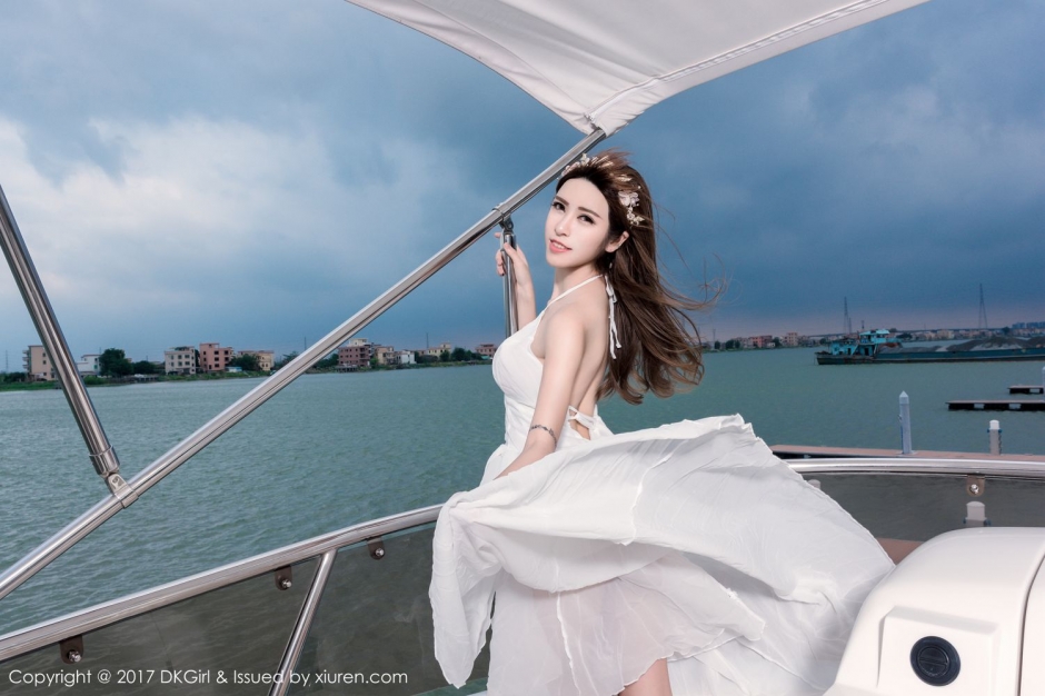 性感女神蔡乐儿比基尼写真秀极致身材