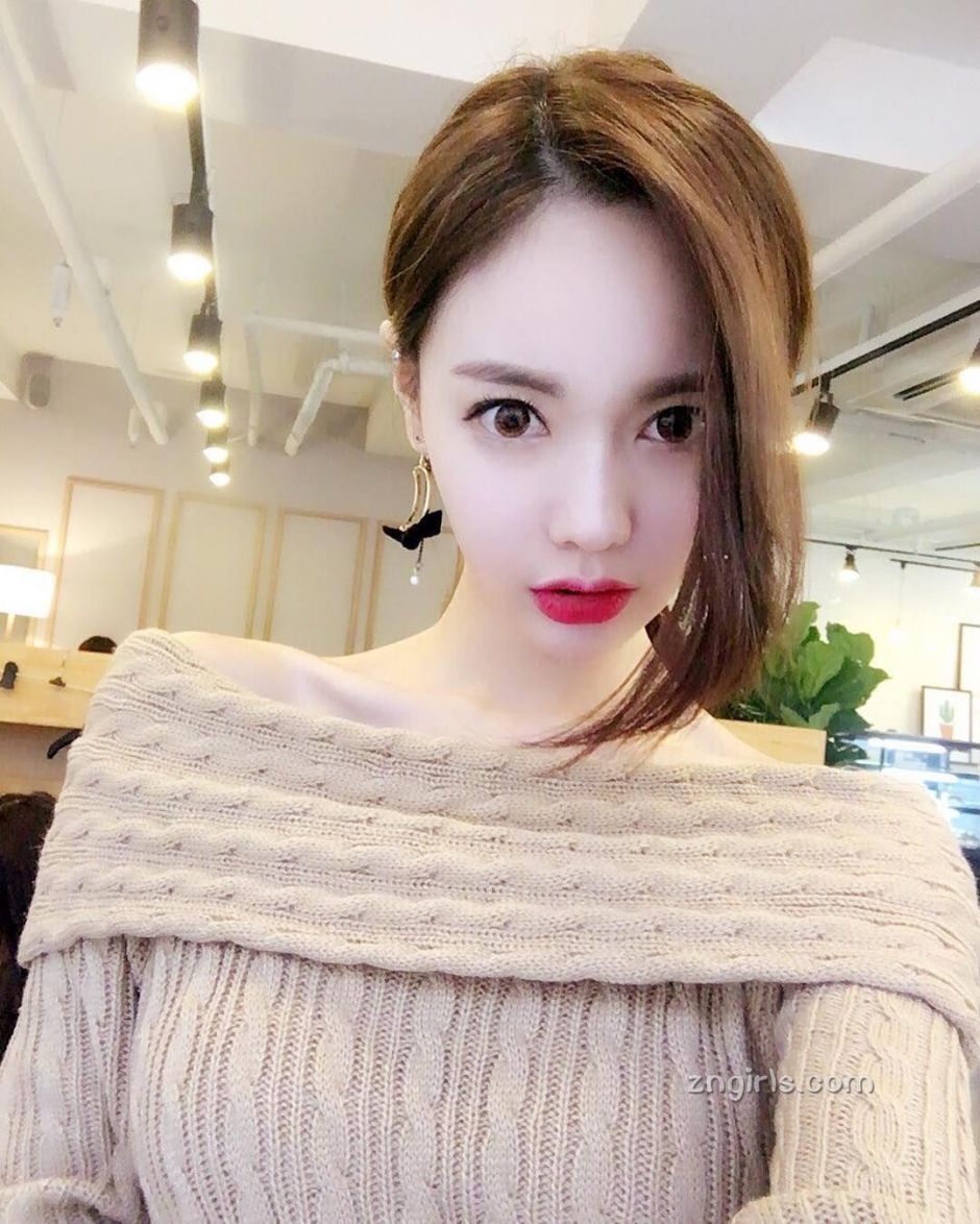 韩国模特慧美街拍写真气质迷人