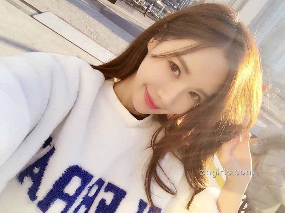 韩国模特慧美街拍写真气质迷人