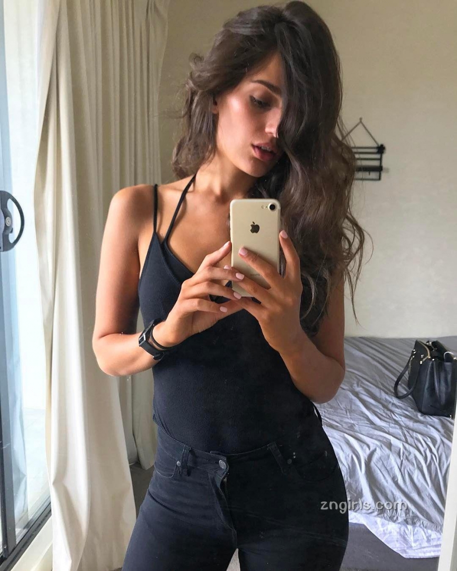 澳希混血美女Perrie Kap街拍写真高挑迷人