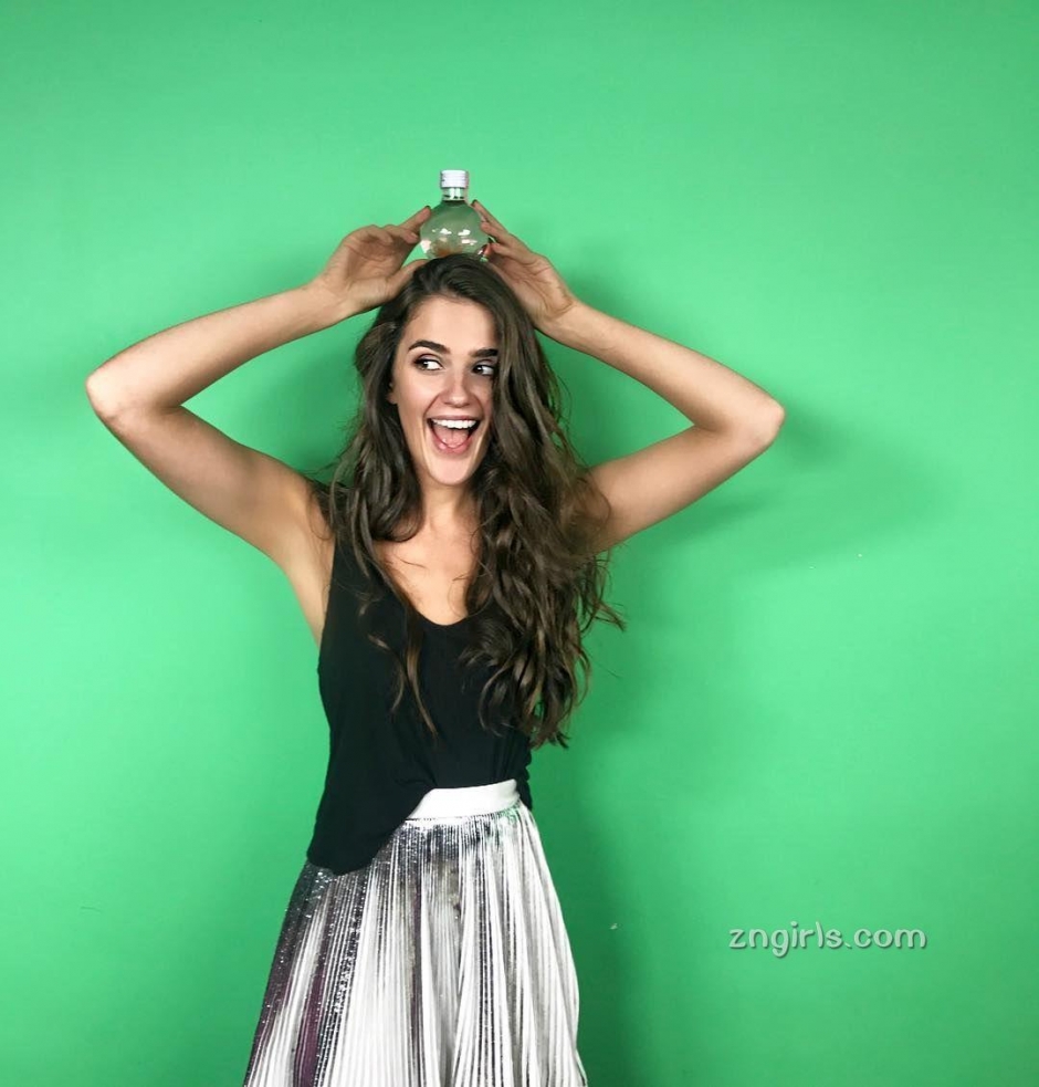 澳希混血美女Perrie Kap街拍写真高挑迷人