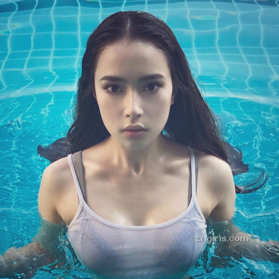 泰国模特Luna Ploy性感比基尼写真