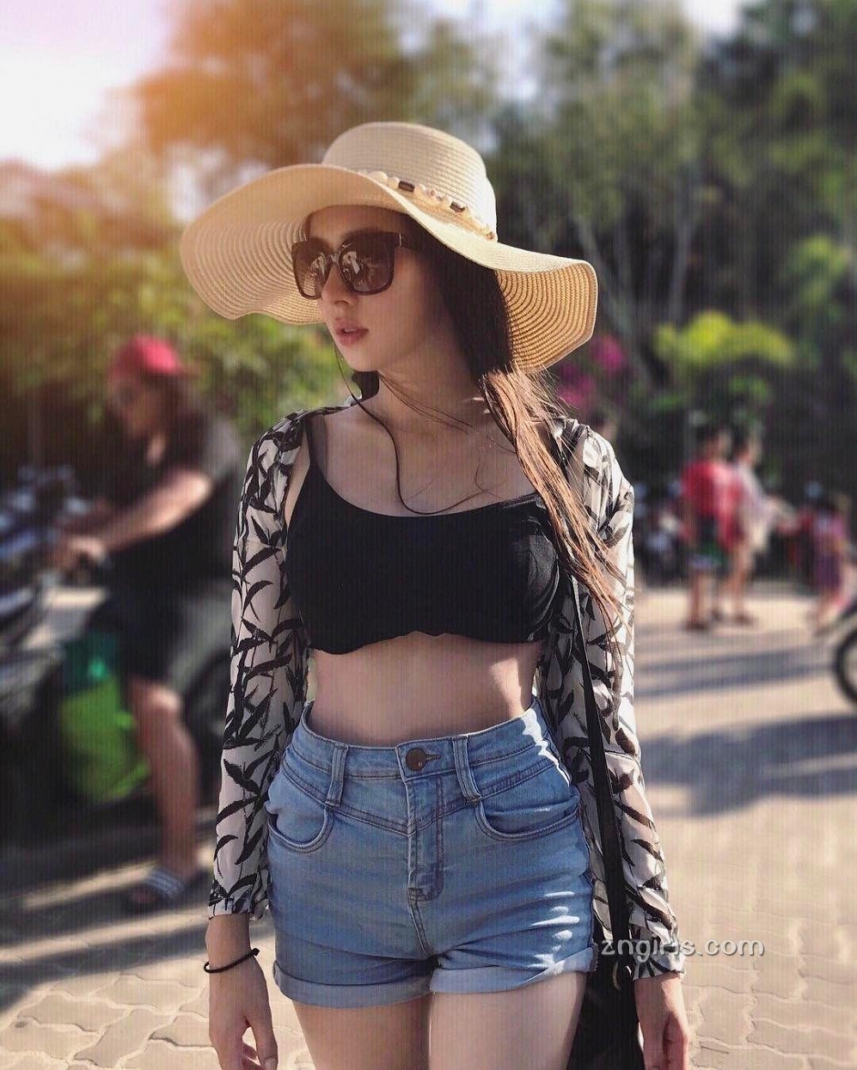 泰国模特Luna Ploy性感比基尼写真