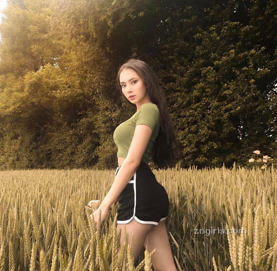 泰国模特Luna Ploy性感比基尼写真