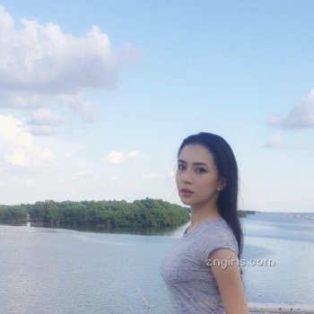 泰国模特Luna Ploy性感比基尼写真