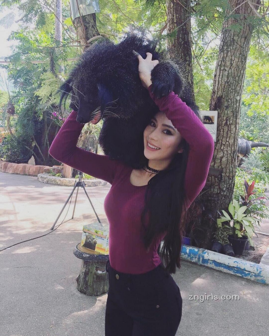 泰国模特Luna Ploy性感比基尼写真