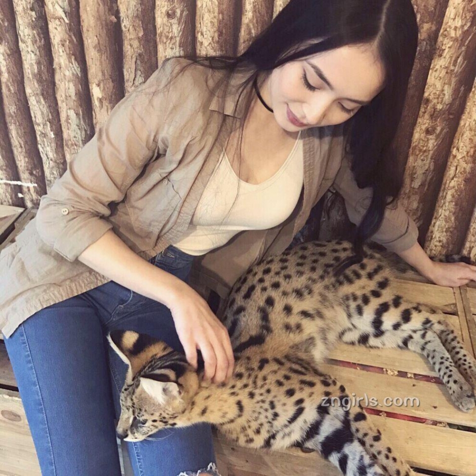 泰国模特Luna Ploy性感比基尼写真