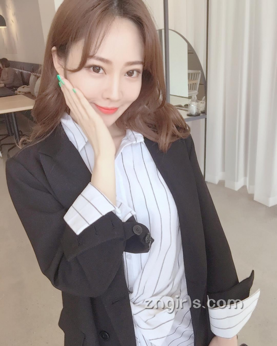 韩国模特珠妍街拍私房照长腿迷人