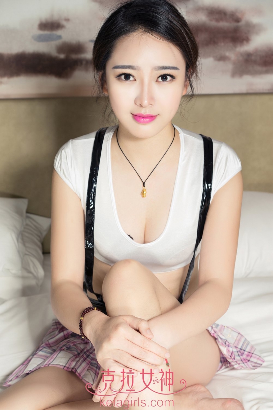 克拉女神模特珊珊吊带睡衣写真性感迷人