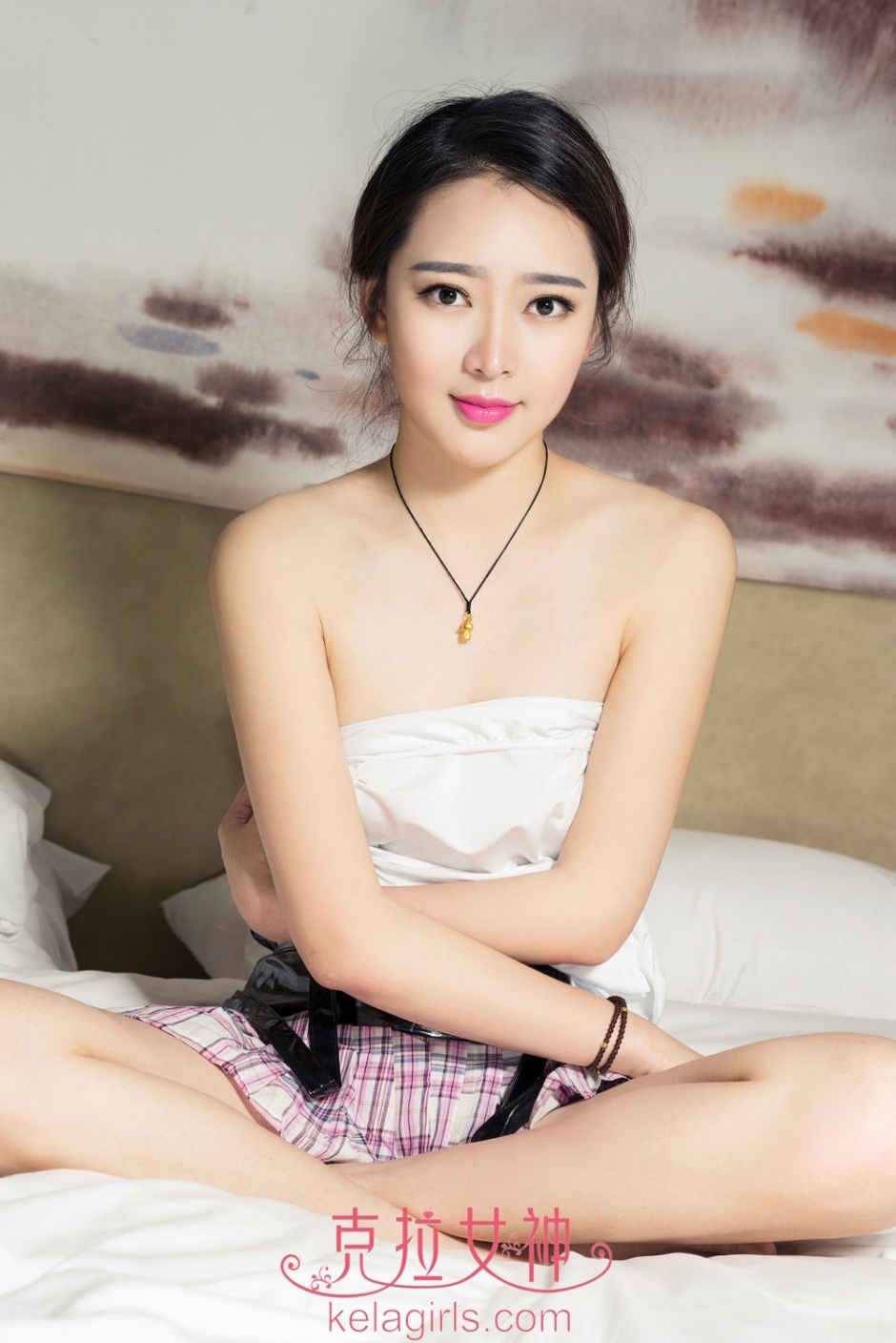 克拉女神模特珊珊吊带睡衣写真性感迷人