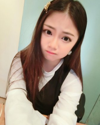 台湾美少女曾喆私房自拍照酥胸诱惑