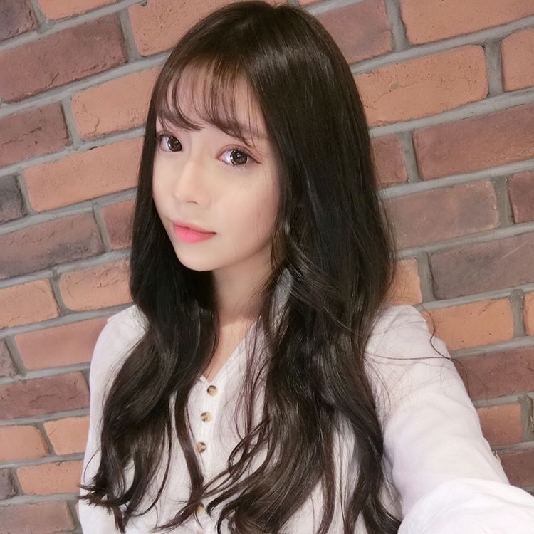 台湾美少女曾喆私房自拍照酥胸诱惑