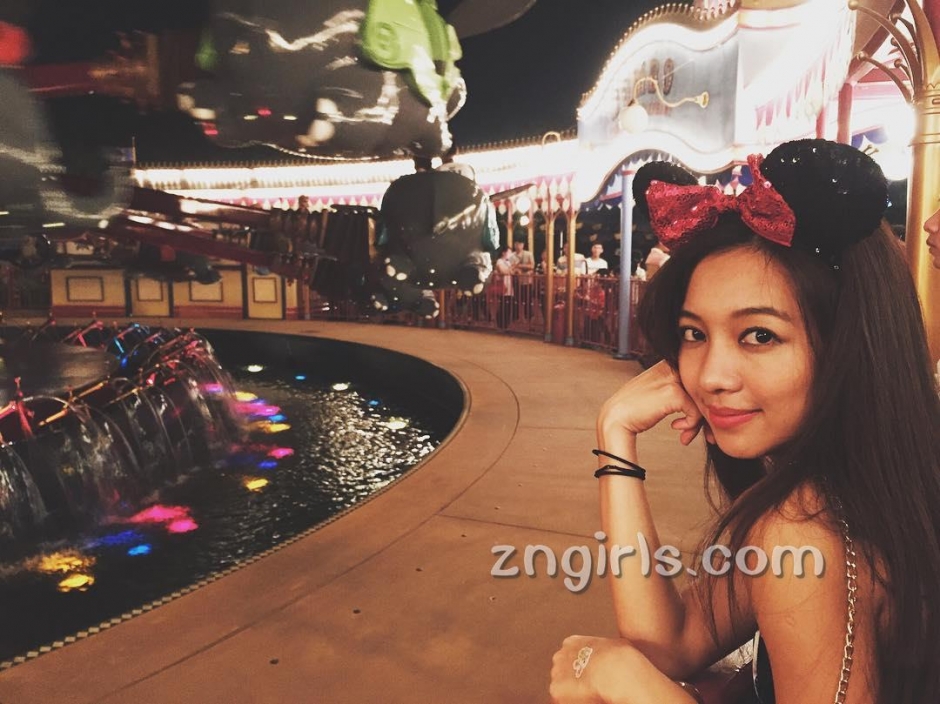 美女校花吴怡德清纯私房照气质迷人