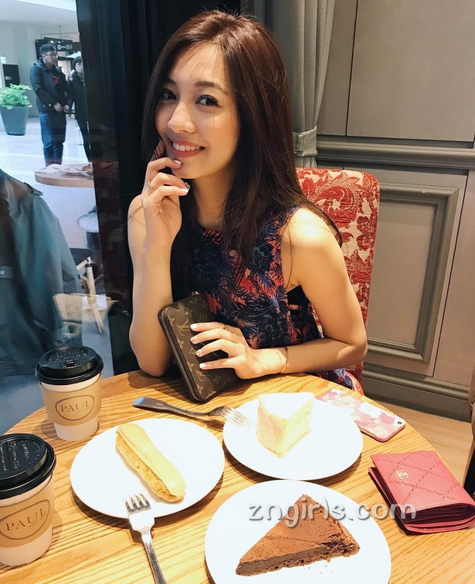 美女校花吴怡德清纯私房照气质迷人