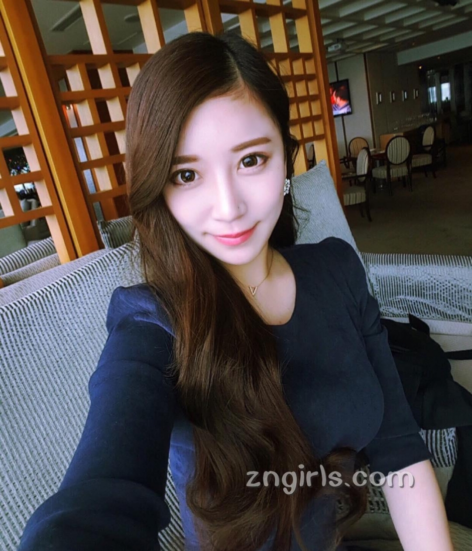 韩国美女Jin Yeyoung自拍美照气质迷人