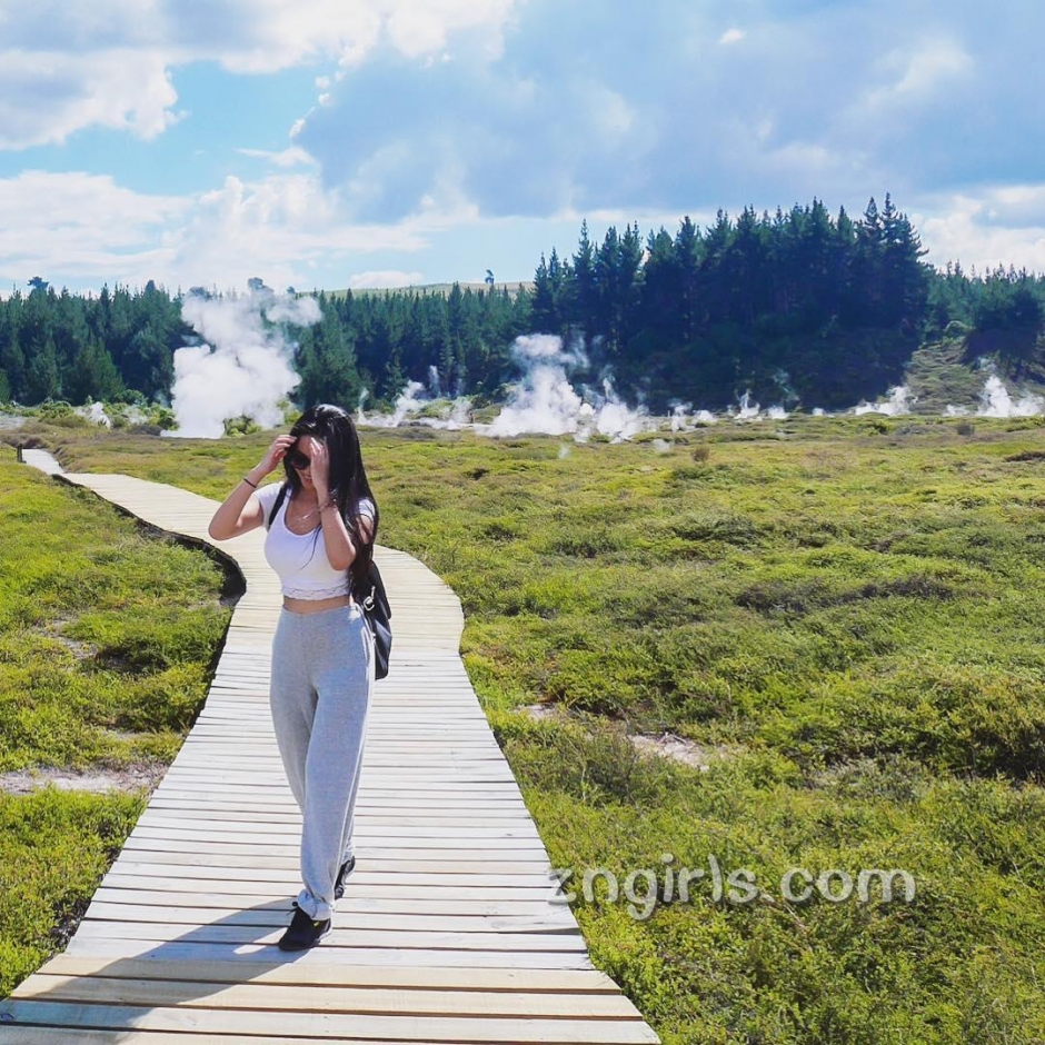 气质模特李薇薇性感私房照丰满诱人