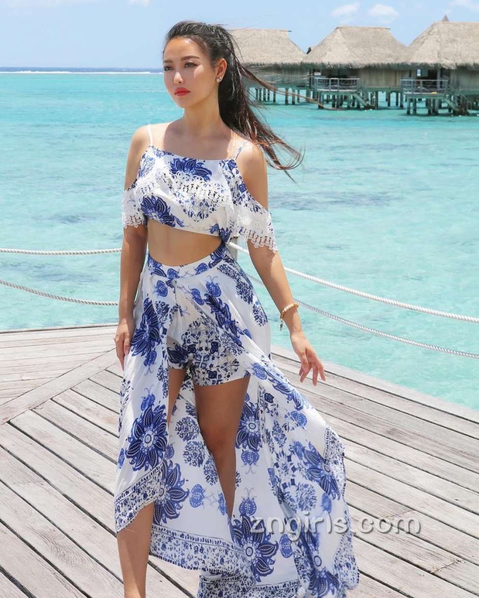 气质模特李薇薇性感私房照丰满诱人