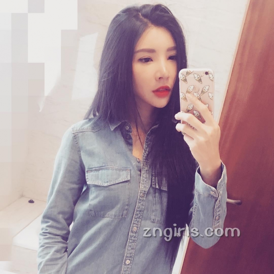 美女模特Mcmandy私房自拍照风情迷人