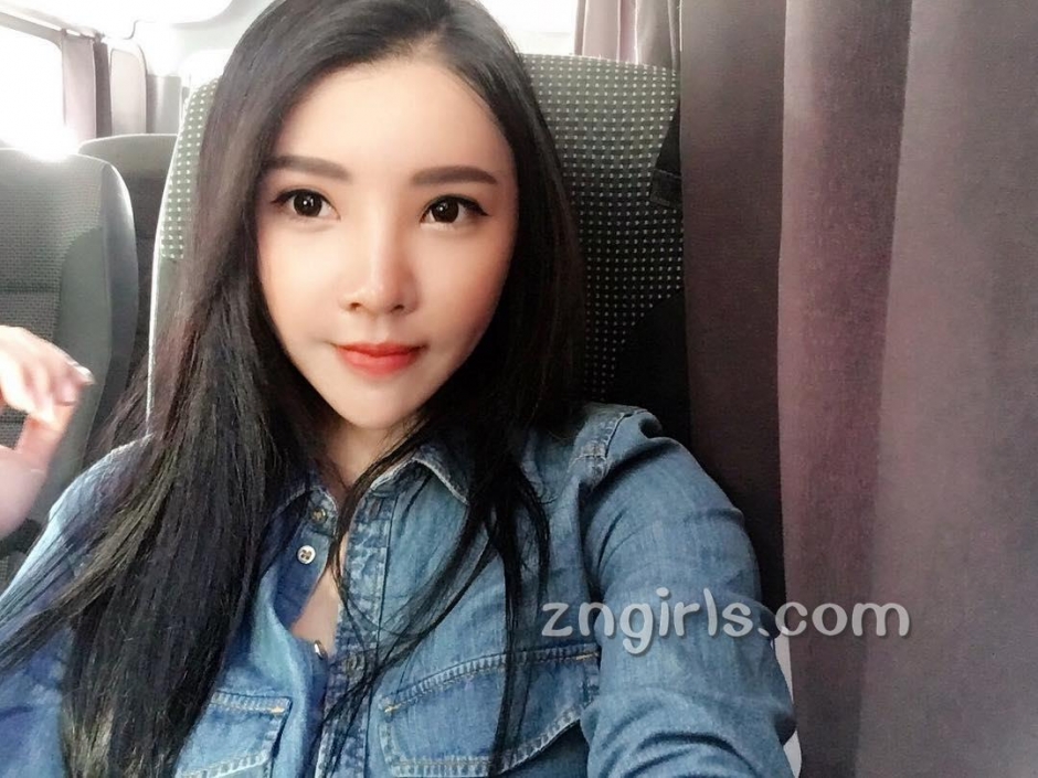 美女模特Mcmandy私房自拍照风情迷人