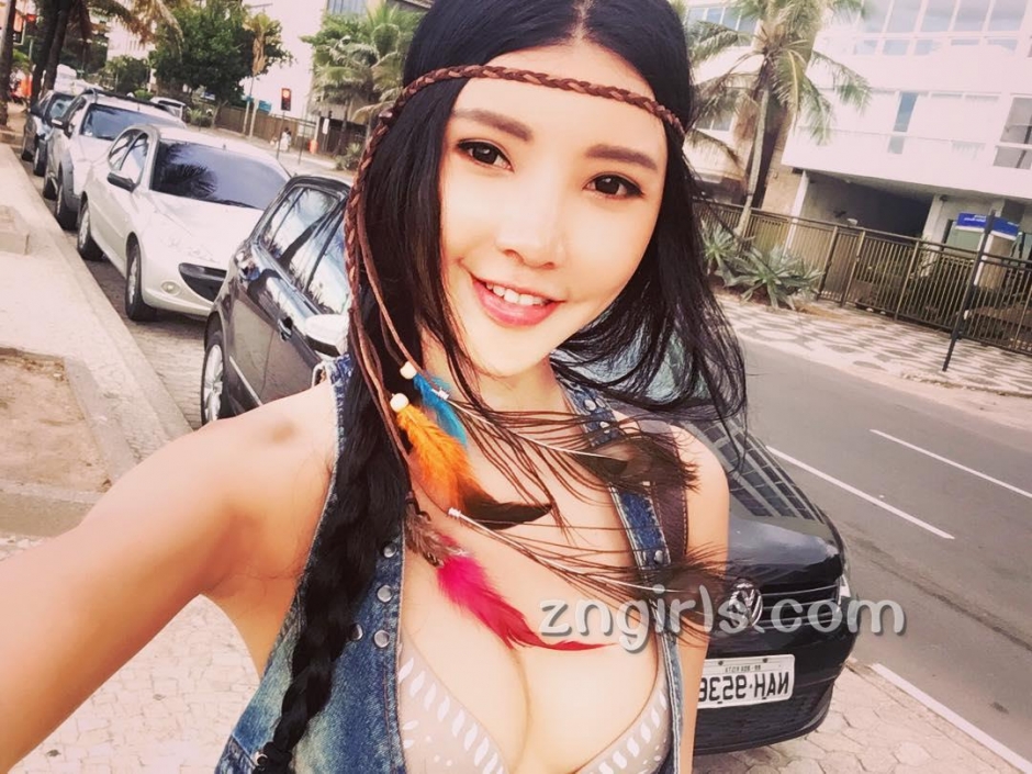 美女模特Mcmandy私房自拍照风情迷人