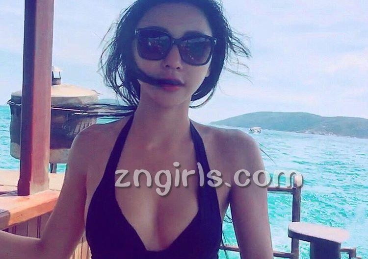 美女模特Mcmandy私房自拍照风情迷人