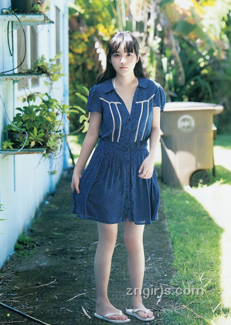 日本美女小岛藤子沙滩比基尼写真