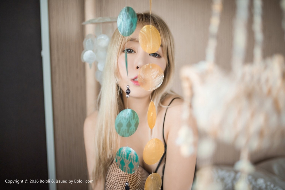 波萝社女神王语纯黑丝睡衣诱人写真