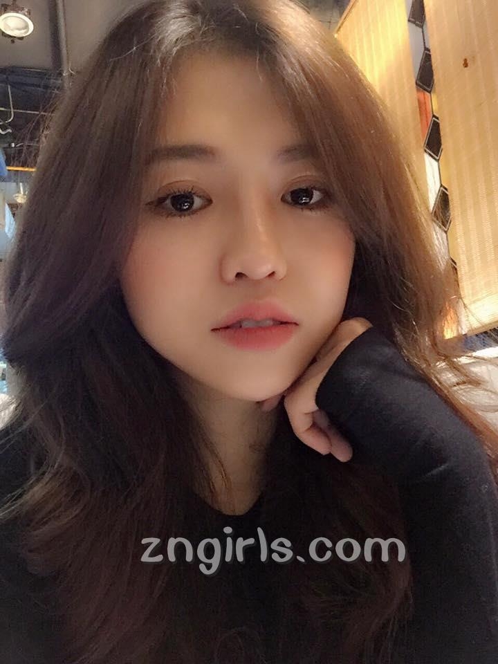 越南美女Nghi Nghi泳装自拍照性感迷人