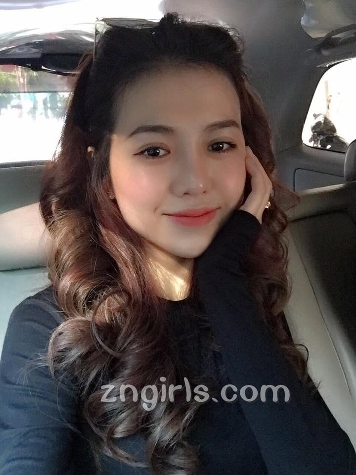 越南美女Nghi Nghi泳装自拍照性感迷人