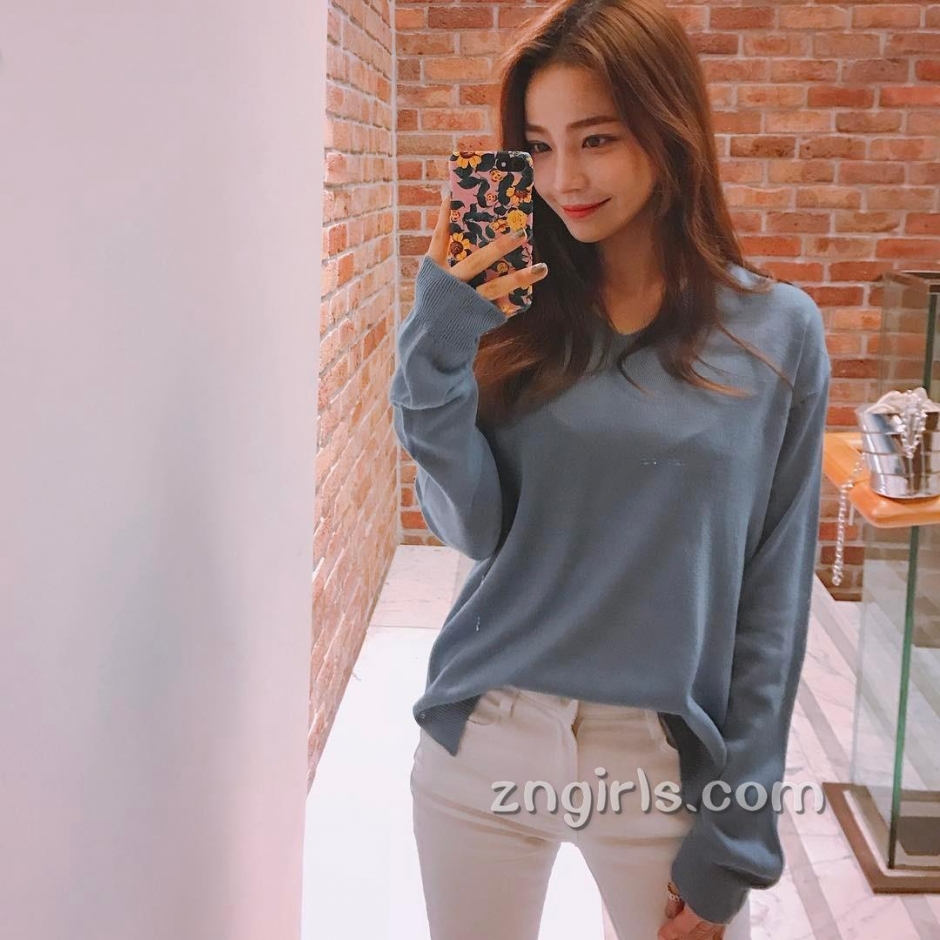 韩国模特池允美生活自拍照气质迷人