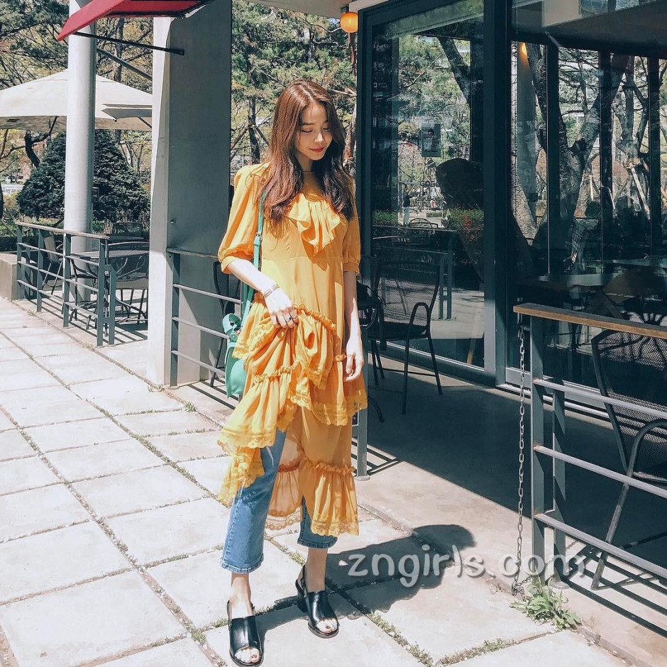 韩国模特池允美生活自拍照气质迷人
