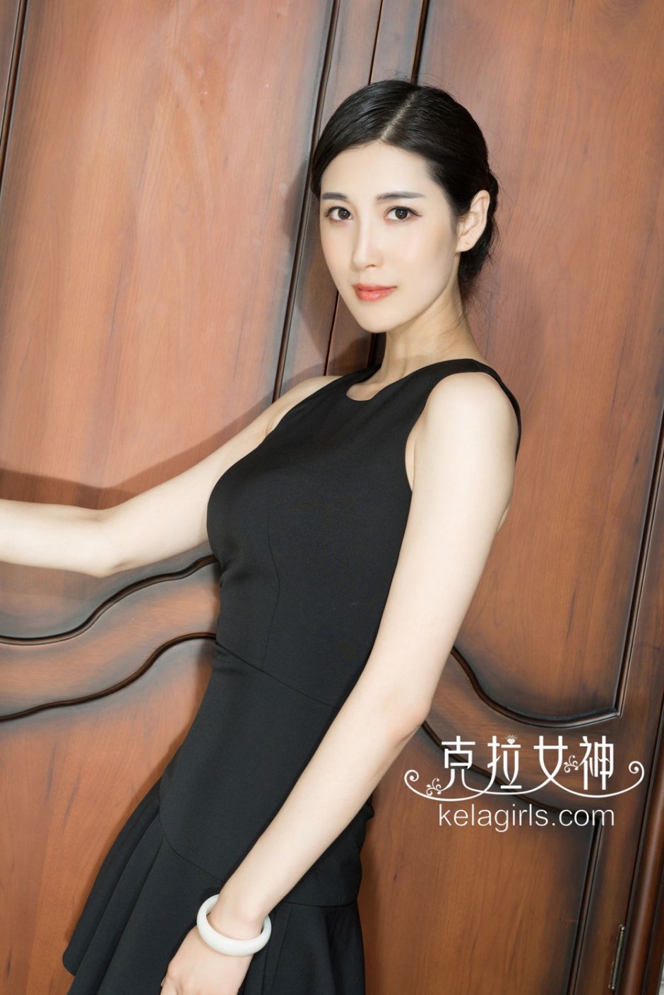 克拉女神王睿短裙写真展知性美