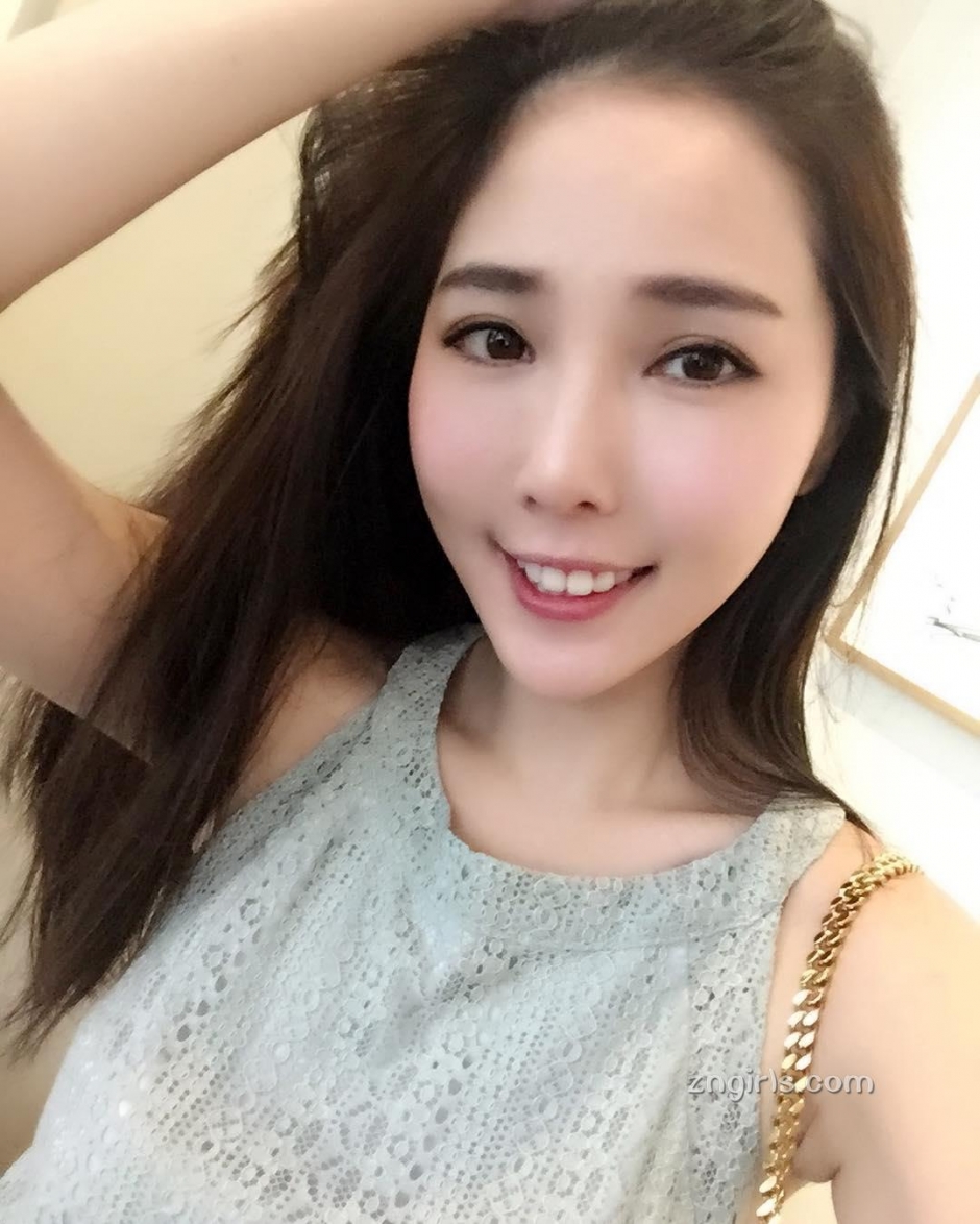 美女主播朱琦郁私房自拍照气质迷人