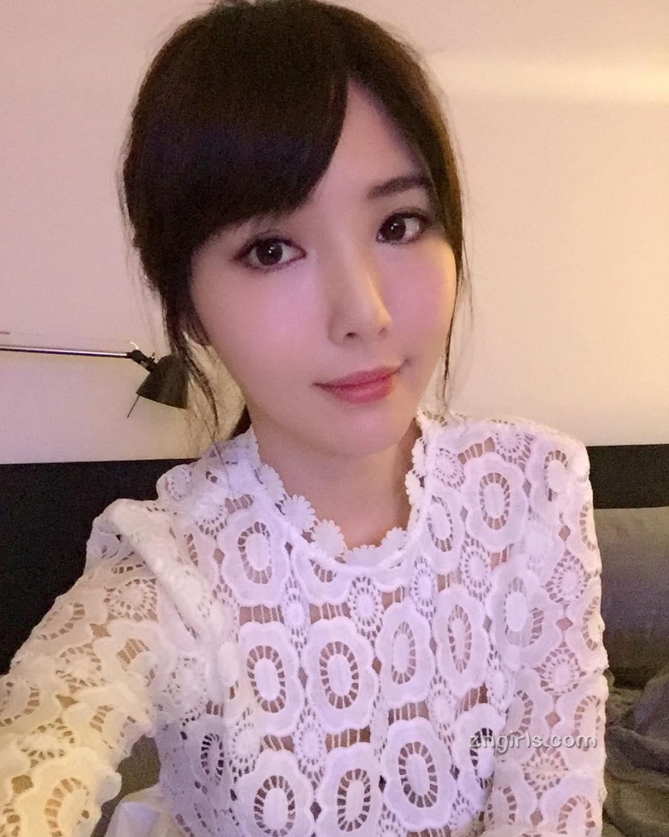 美女主播朱琦郁私房自拍照气质迷人