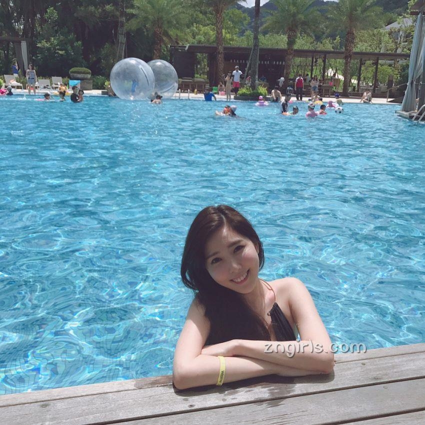 美女主播朱琦郁私房自拍照气质迷人