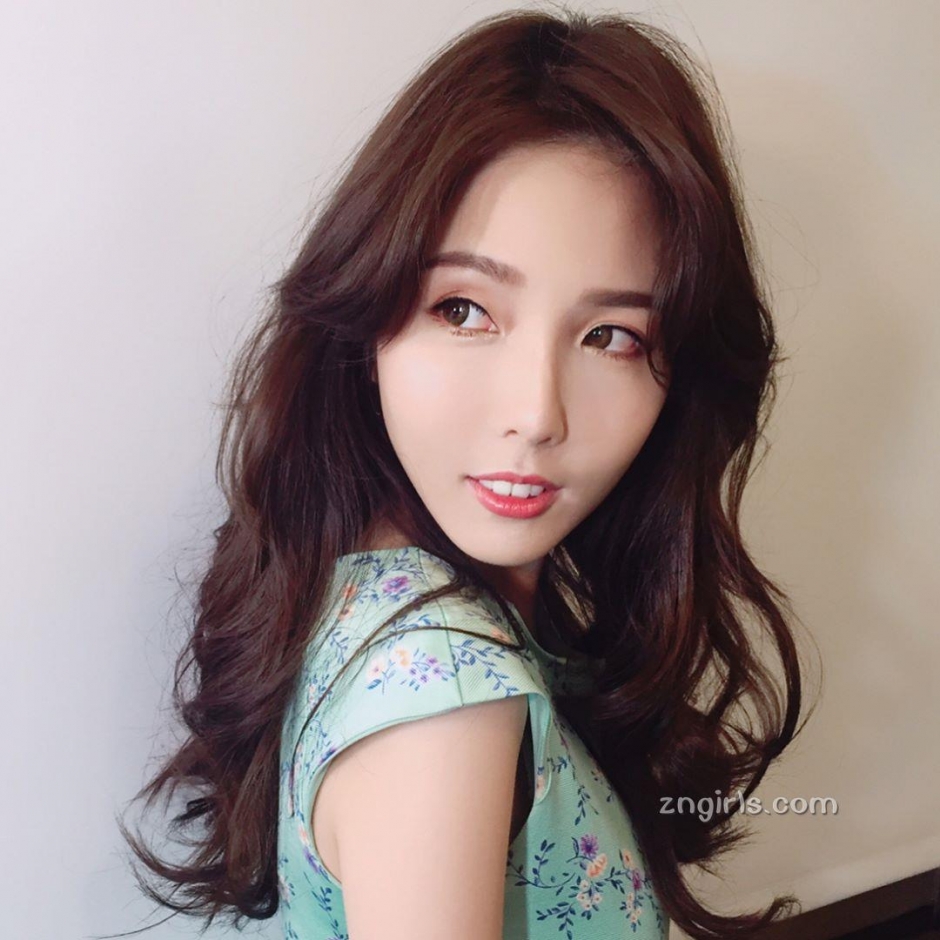 美女主播朱琦郁私房自拍照气质迷人